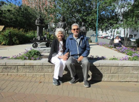 Gustavo Coronel y su esposa