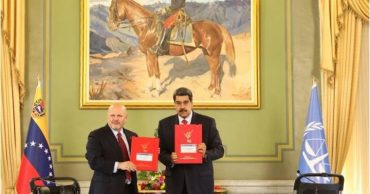 Nicolas Maduro y Karim Khan
