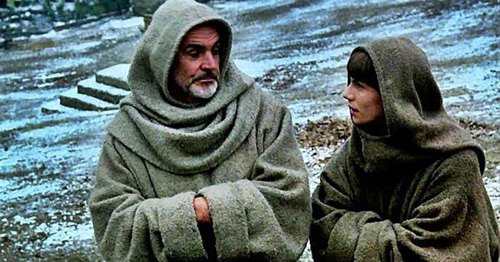 «El nombre de la Rosa», protagonizada por Sean Connery, muestra una Edad Media tenebrosa y oscura con la Iglesia Católica al frente.
