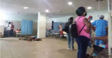En la emergencia del Hospital Central de Maturín atienden a los pacientes en el suelo