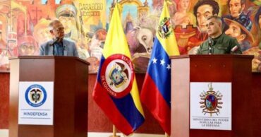 Los ministros de la defensa de Venezuela y Colombia se reunieron en la frontera
