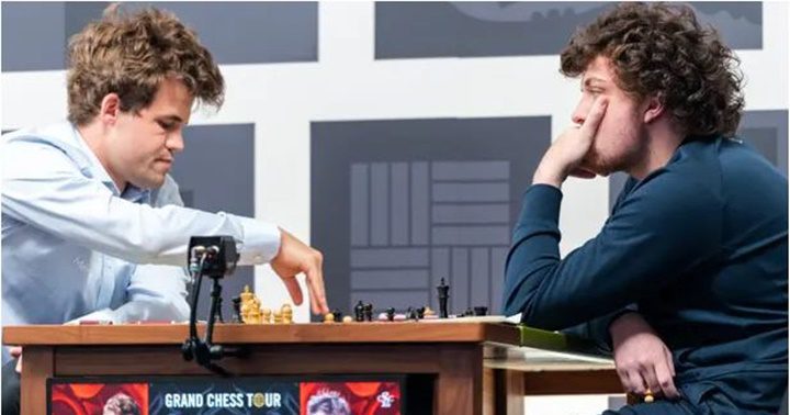 Magnus Carlsen izquierda y Hans Niemann