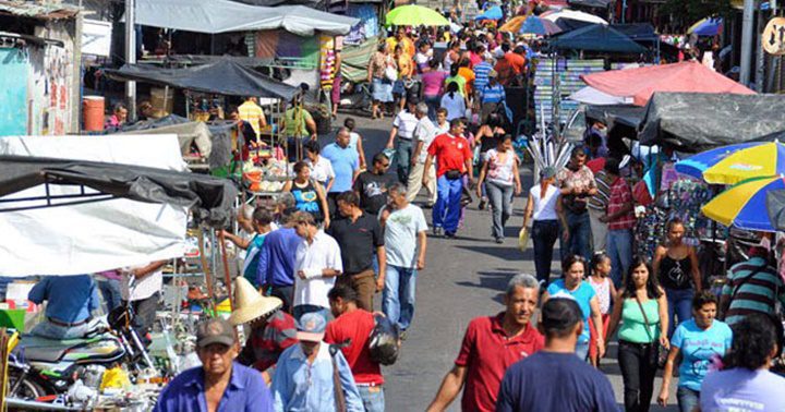 Buhoneros en Catia