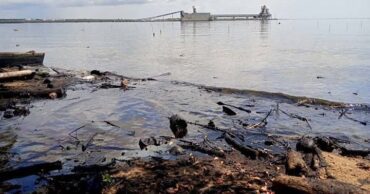 En el Lago de Maracaibo los pescadores denunciaron que no pueden pescar por los derrames petroleros