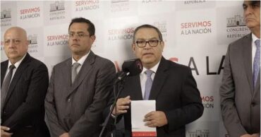El Congreso y el Poder Ejecutivo del Perú se aferran a quedarse en el poder hasta el año 2024
