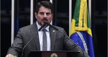 El senador Marcos do Val acusó a Jair Bolsonaro de intentar convencerlo para dar un golpe de Estado