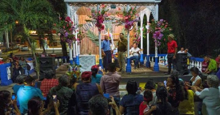 La Cruz de Mayo en la capilla El Mangle de Carúpano