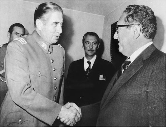 Henry Kissinger y augusto Pinochet