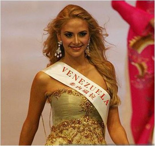 Claudia Paola Suárez Fernández 1