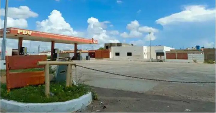 Sin gasolina Falcón