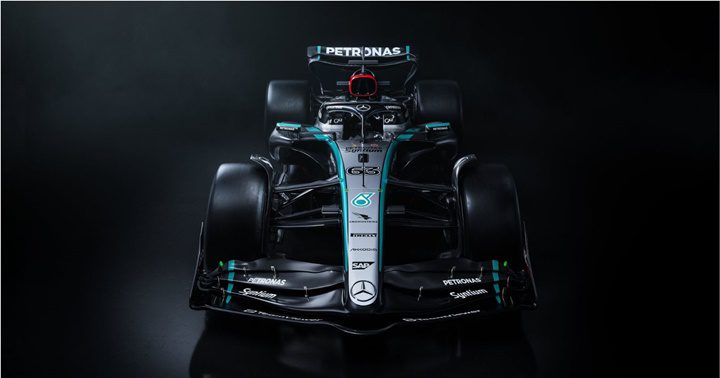 Mercedes W15 1