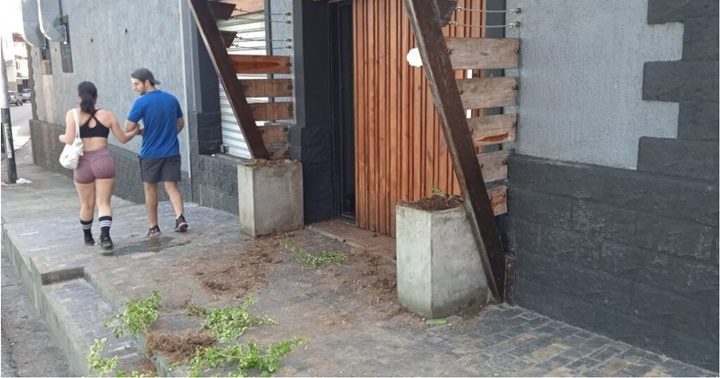 Destrozos negocios en San Juan de los Morros 1