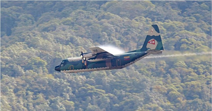Avión FAV 12 2024
