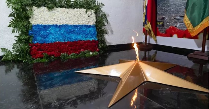 Mausoleo ruso 23 de Enero