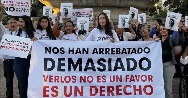 Familiares de militares presos
