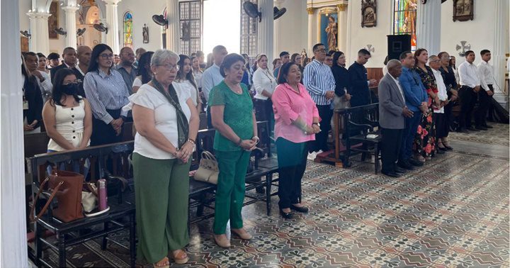 Periodistas del estado Sucre celebraron su día con una misa de acción ...