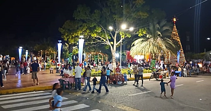 Plaza Bolívar de Güiria 3