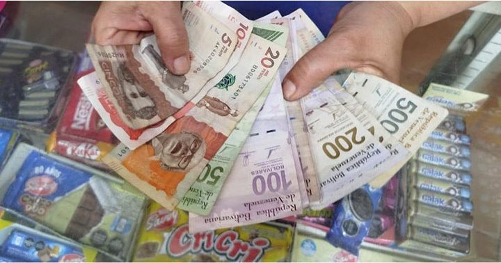 Bolívares y pesos colombianos