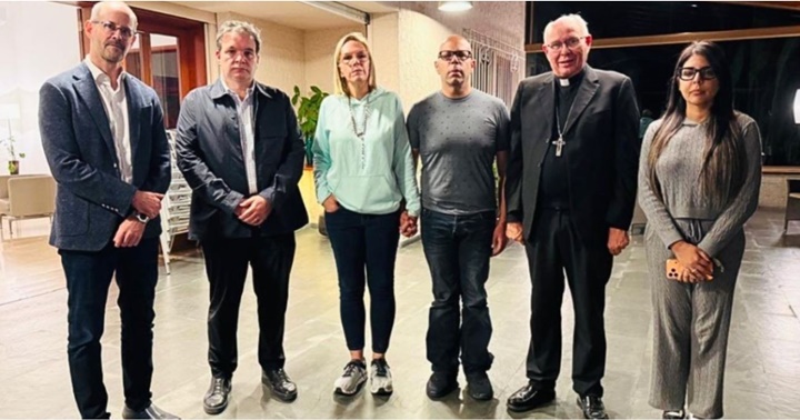 Mariana González y Rafael Tudares centro