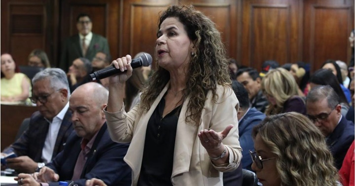 Iris Varela