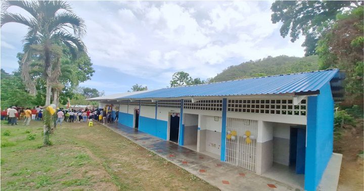 Escuela en Río Caribe