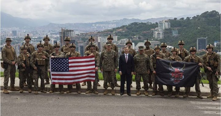 John Barret y marines en Caracas John Barret y marines en Caracas