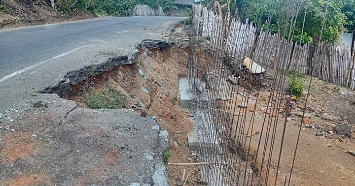 Deterioro de batea en la calle 5 de Julio 1
