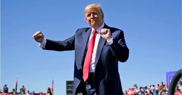 Donald Trump bailando