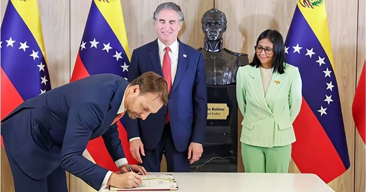 Delcy Rodríguez y Doug Burgum Delcy Rodríguez y Doug Burgum