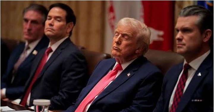 Donald Trump durmiendo