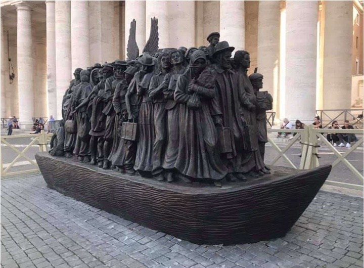 Monumento refugiados Vaticano